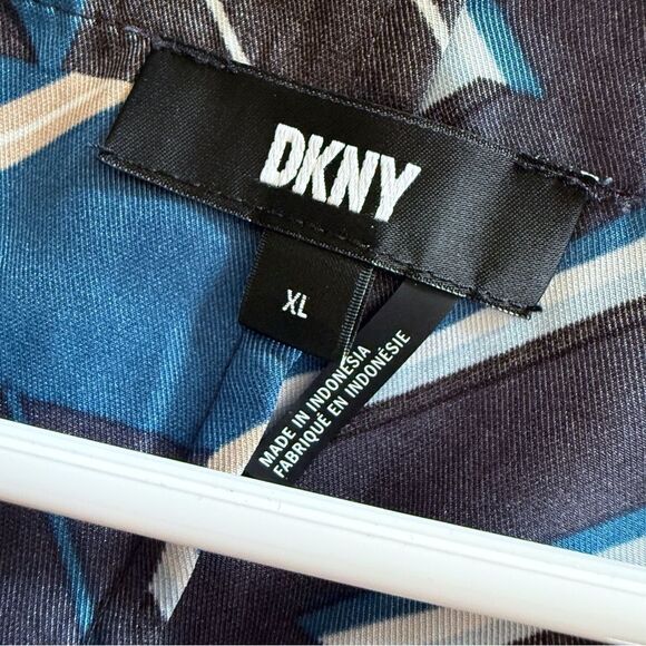 DKNY sleeveless satin geometric blouse - Picture 2 of 5